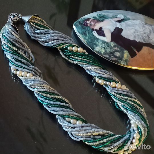 Колье, бусы разные