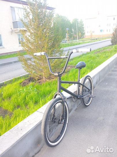 Трюковой велосипед BMX