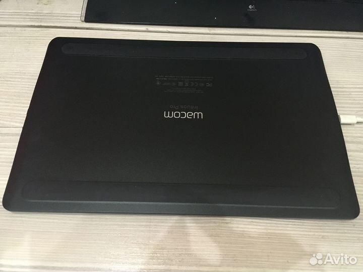 Графический планшет Wacom Intuos Pro M (PTH-660)