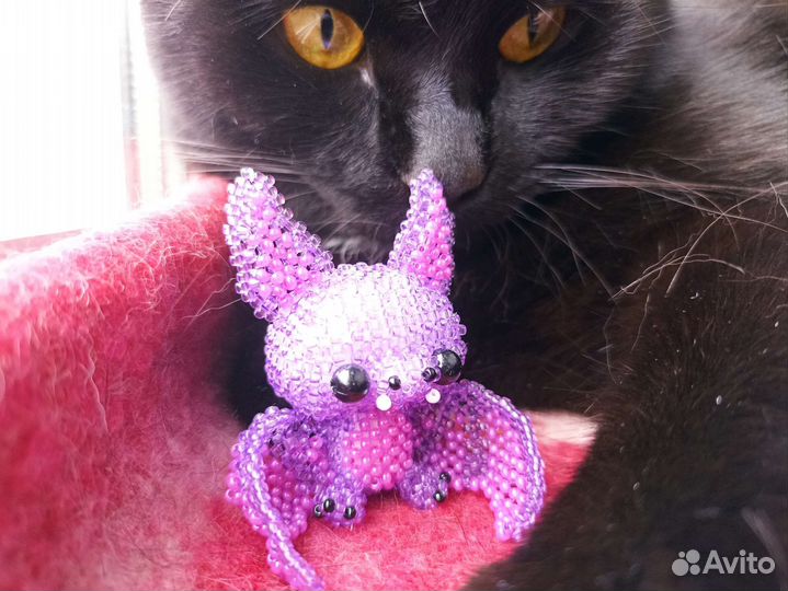 Миниатюрная фигурка из бисера 