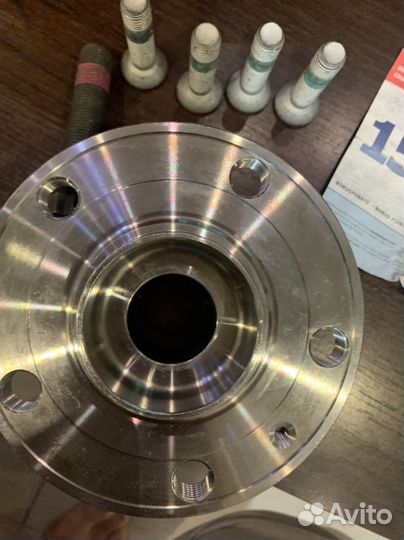 Ступица передняя на VW- гольф 5