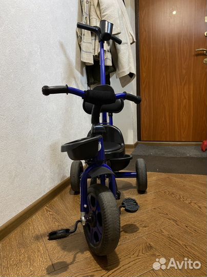 Детский велосипед трех колесный с ручкой