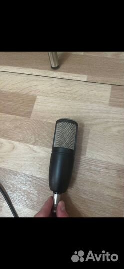 Микрофон AKG p220