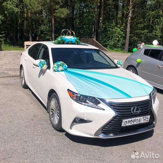 Свадебное украшение на машину