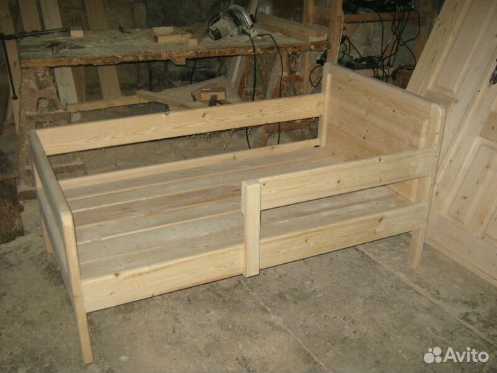 Кровати деревяннные