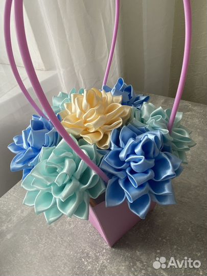 Корзина с георгинами