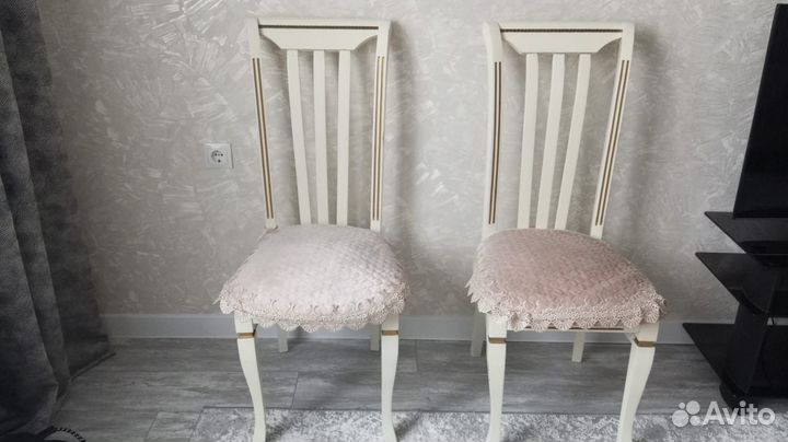 Стол и стулья