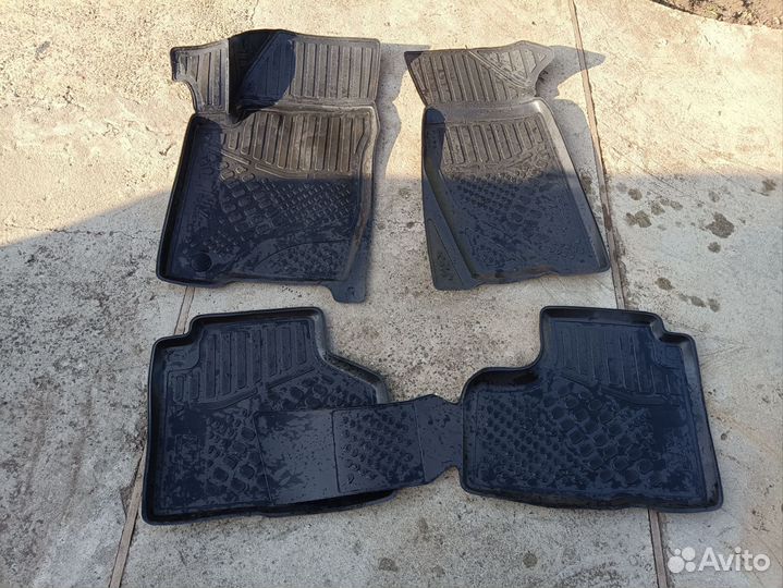 Автомобильные коврики резиновые