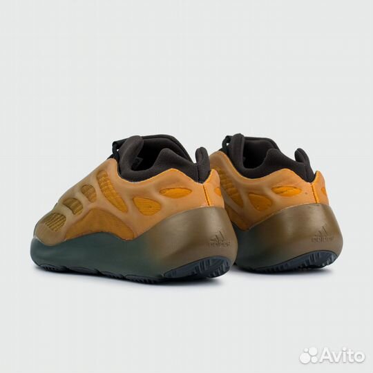 Кроссовки Adidas Yeezy Boost 700 v3 Copper Fade