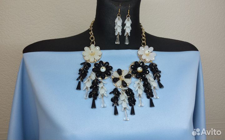 Комплект бижутерии серьги и колье