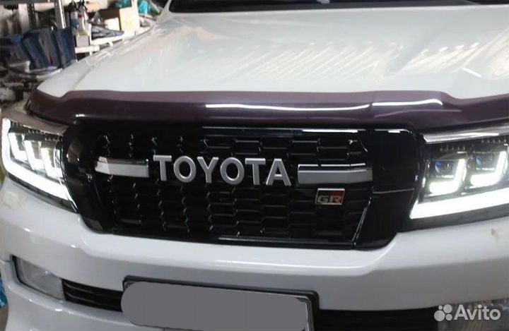 Решётка радиатора Toyota Land Cruiser 200