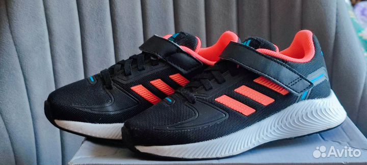 Кроссовки для девочки