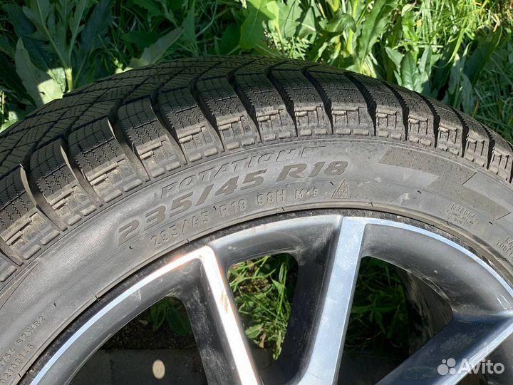 Pirelli Ice Zero 235/45 R18 98