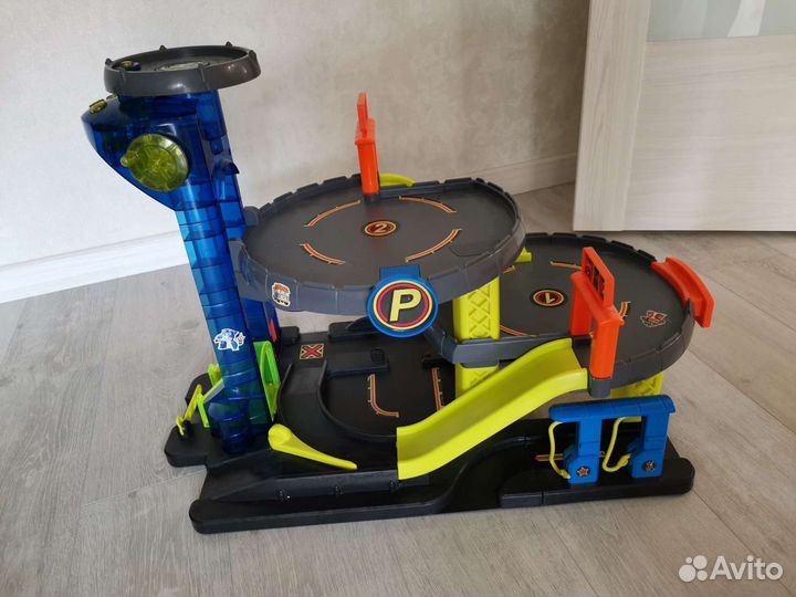 Парковка Большой гараж сервисных станций ELC