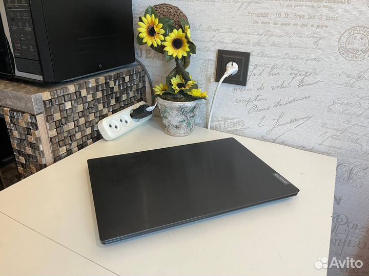 Новый игровой с тонкими рамками 8гб SSD Lenovo