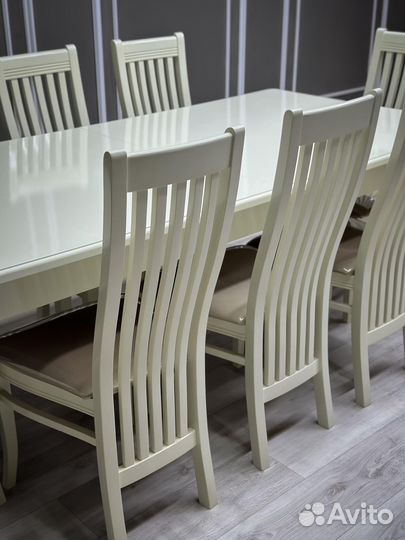 Стол обеденный