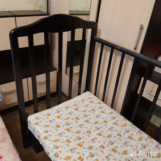 Детская кроватка - маятник