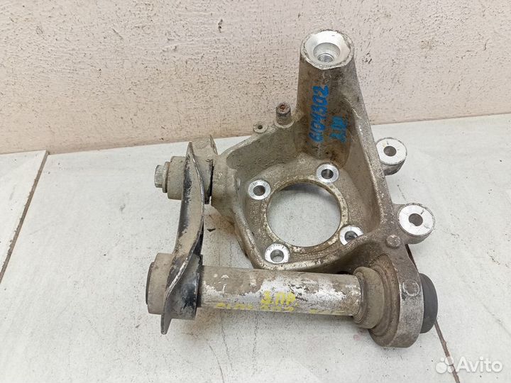 Кулак задний правый бмв