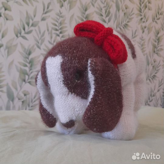 Вязаная игрушка Бигль