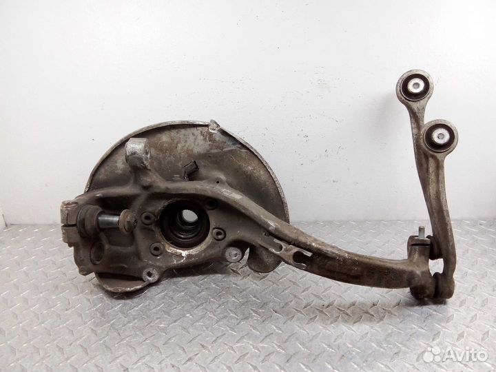 Кулак поворотный правый Audi Allroad C7 4G0407242E