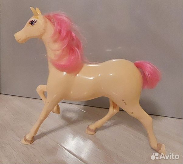 Игрушечные лошади, мопед и велосипед для кукол