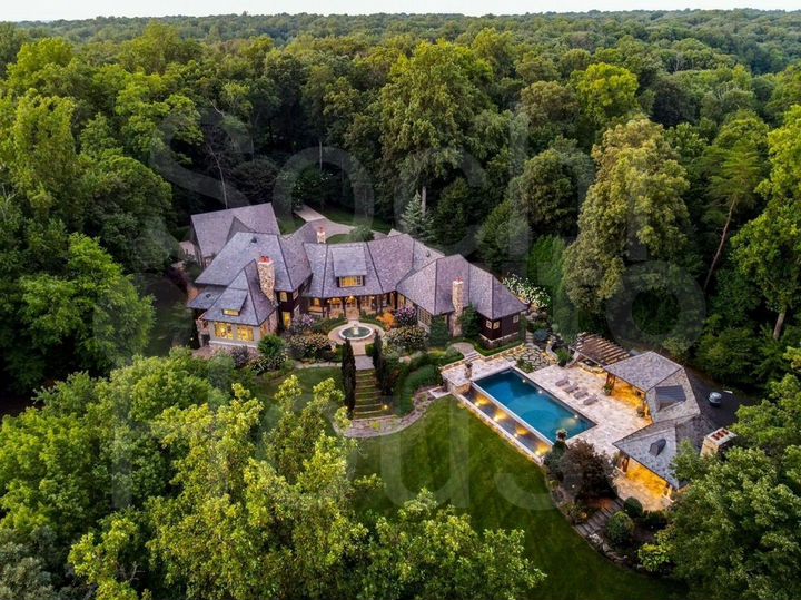 Дом 720 м² на участке 80 сот.