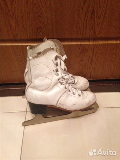Кожаные коньки для фигурного катания