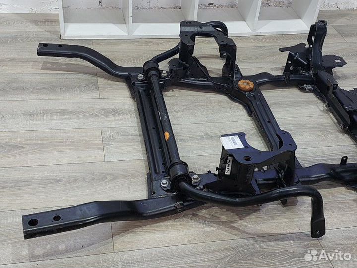 Подрамник переднего моста Land Rover Discovery 5