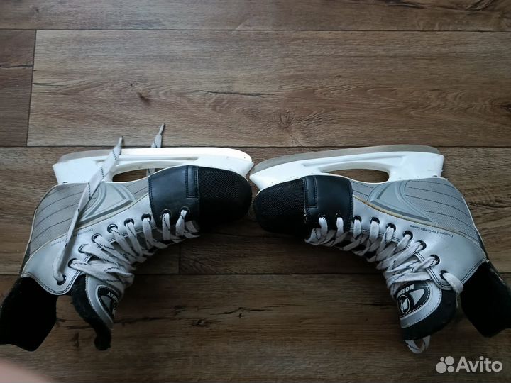 Коньки хоккейные