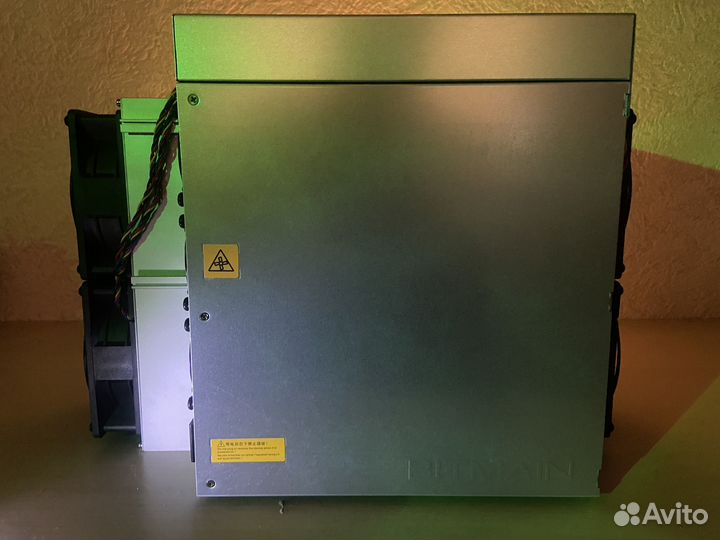 Bitmain Antminer S21 200th