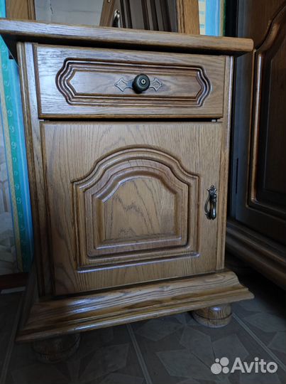 Спальный гарнитур из массива дуба бу