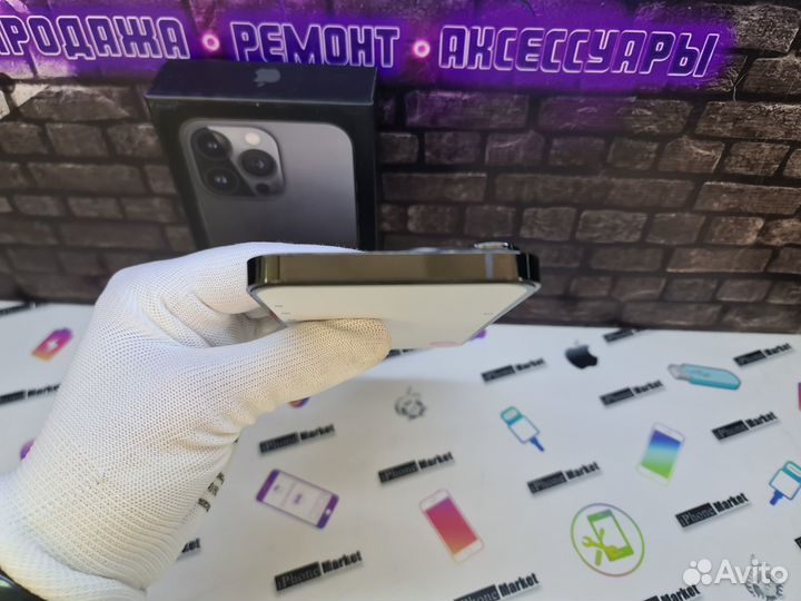 iPhone XR в корпусе
