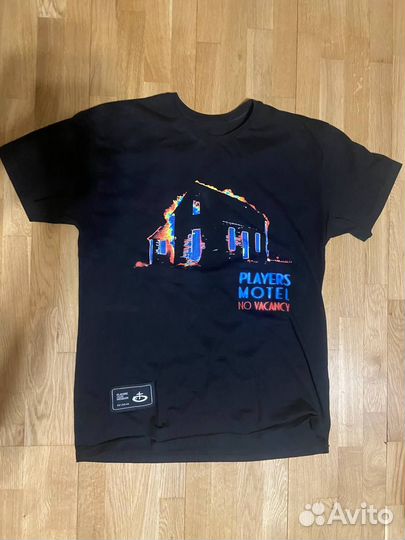 Футболка players club motel obladaet