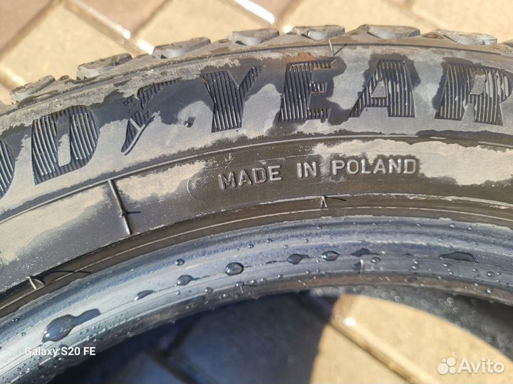 Goodyear UltraGrip 7.5/50 R17 92D