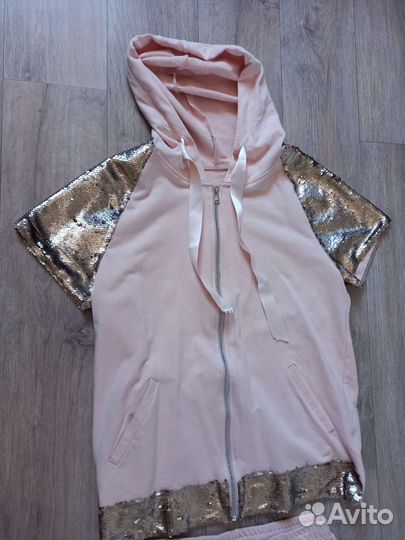 Костюм женский спортивный со стразами