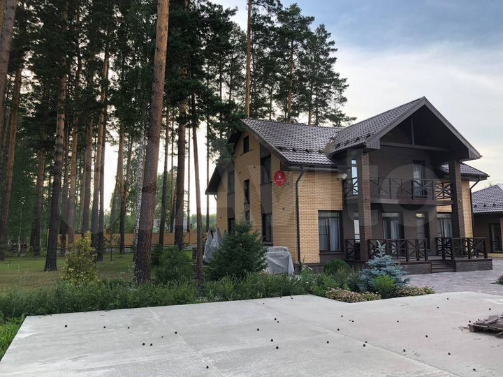 Коттедж 220 м² на участке 16 сот.