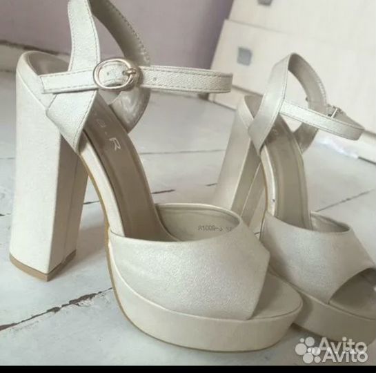 Продам 3 пары обуви 37 р