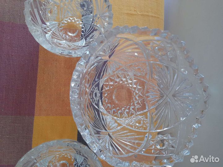 Набор хрустальных салатников