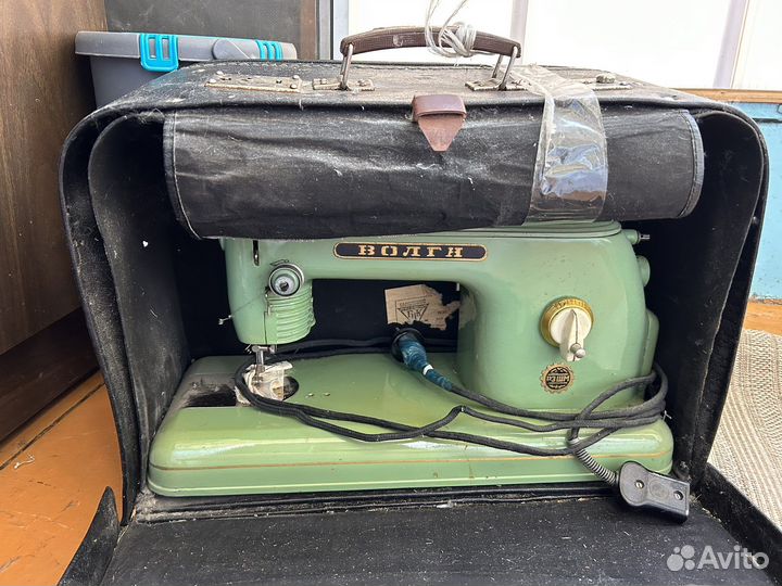 Швейная машинка Волга