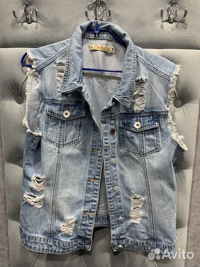 Джинсовая жилетка