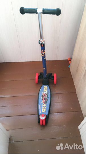 Самокат трехколесный