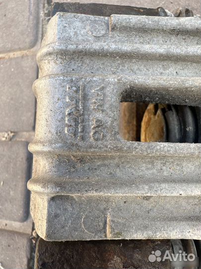 Суппорт задний правый Volkswagen Golf plus