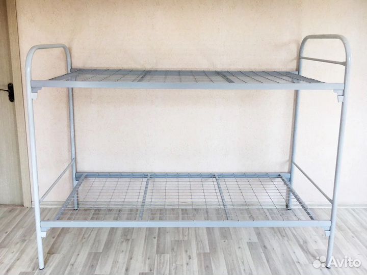 Кровать двухъярусная металлическая