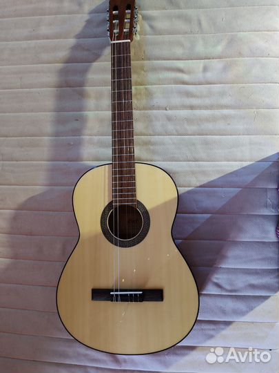 Акустическая гитара