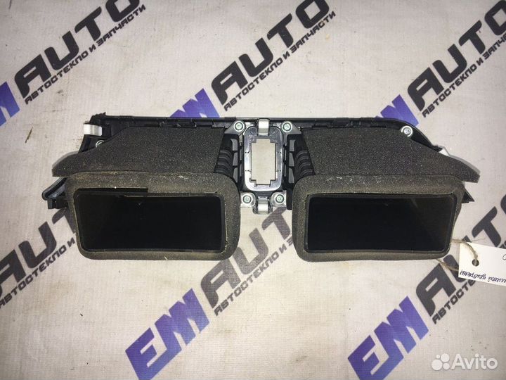 Дефлектор воздушный центральный Киа Рио 3