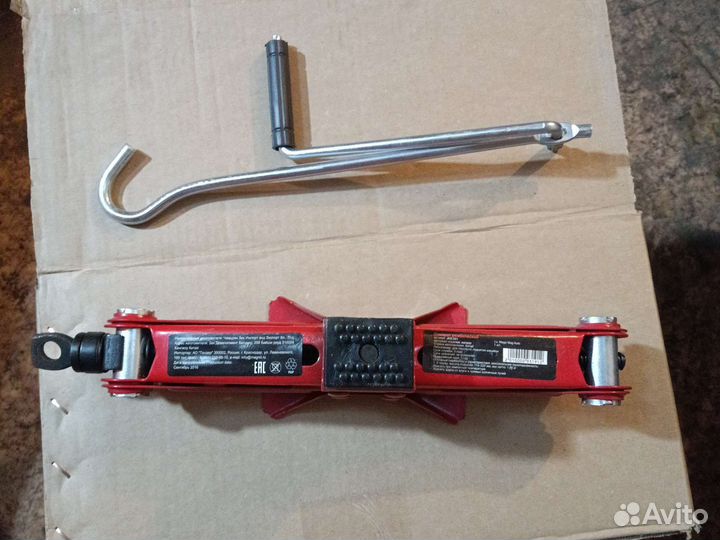 Домкрат надежный, новый
