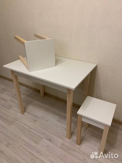 Стол кухонный