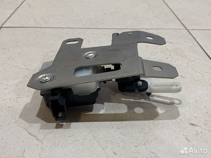 Активатор замка багажника VAG