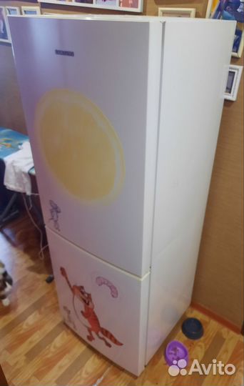 Холодильник самсуенгт165 см