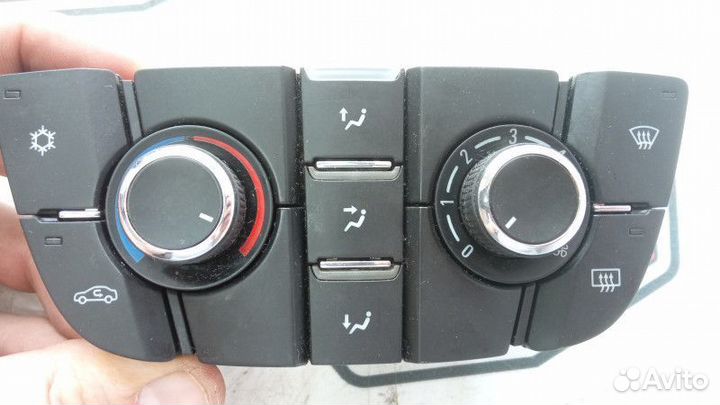 Блок управления климатом Opel Astra J